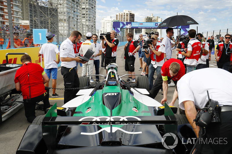 Lucas di Grassi, Audi Sport ABT Schaeffler, on the grid