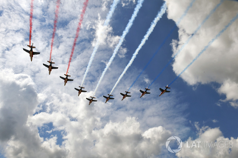 Patrouille de France flypast