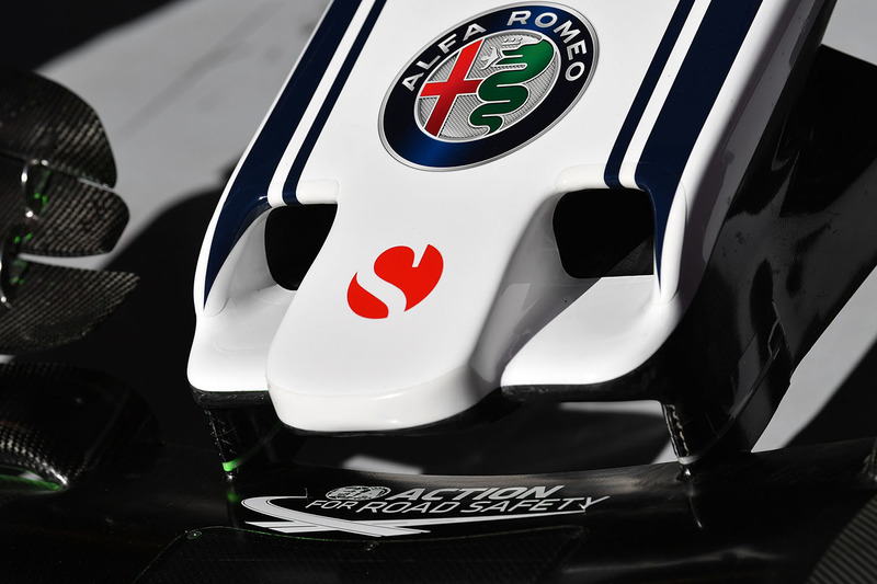 Alfa Romeo Sauber C37 burun detay