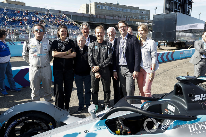 Jean Todt, FIA President, Alejandro Agag, CEO, Formula E, Nico Rosberg, Formula 1 World Champion, Formula E investor, with the new Gen2 Formula E Car.Jean Todt, FIA President, Alejandro Agag, CEO, Formula E, Nico Rosberg, Formula 1 World Champion, Formula E investor, with the new Gen2 Formula E Car.§