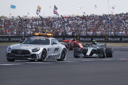 Temporada 2018 F1-british-gp-2018-safety-car-leading-pack-with-valtteri-bottas-mercedes-amg-f1-w09