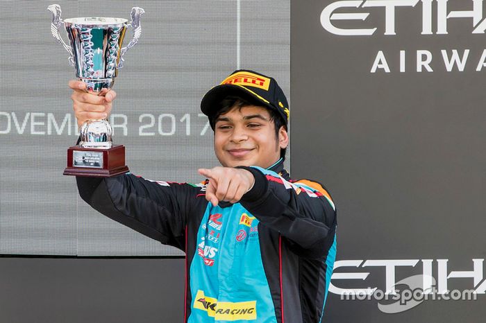 Podio: tercer lugar Arjun Maini, Jenzer Motorsport
