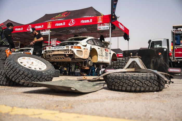 #781 Sikkens Motorsport – Rteam Porsche: Лоренцо Делладио, Гвидо Геррини