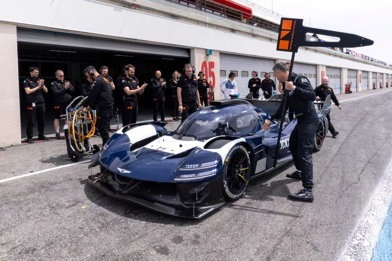Jacky Ickx, Genesis Magma Racing Genesis