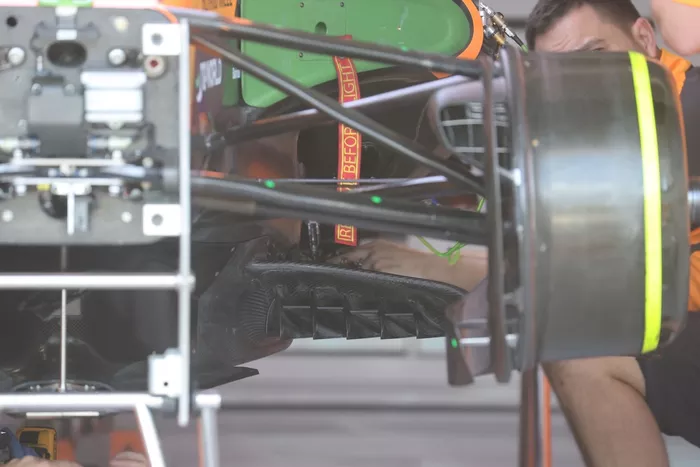 ماكلارين MCL40، التفاصيل الفنية