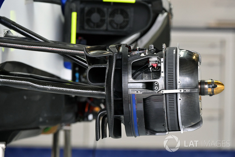 Sauber C36 front brake and wheel hub detail