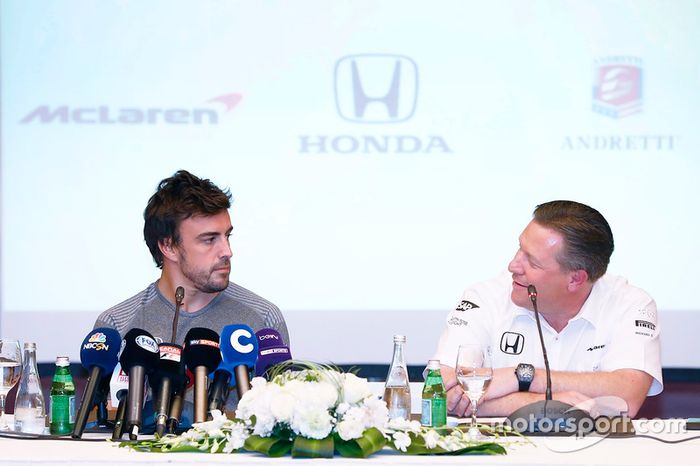 Zak Brown Director Ejecutivo de McLaren Technology Group, anuncia un acuerdo con Fernando Alonso para la carrera en 2017 de las 500 millas de Indianápolis en un coche de Andretti Autosport McLaren Honda