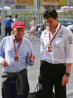 Niki Lauda, Président Non-Exécutif de Mercedes avec Toto Wolff, Directeur Exécutif de Mercedes AMG F1