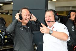 Zak Brown, Director Ejecutivo de McLaren y Jonathan Neale