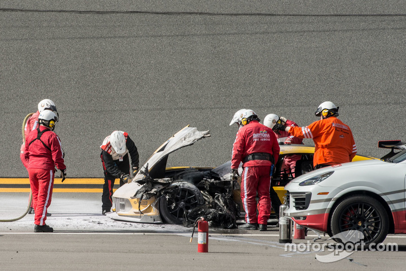 El Corvette Racing Chevrolet Corvette C7.R de Oliver Gavin, Tommy Milner y Marcel Fässler tras el in