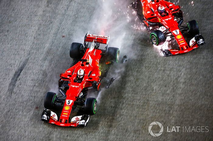 Sebastian Vettel, Ferrari SF70H, Kimi Raikkonen, Ferrari SF70H, chocan al inicio de la carrera