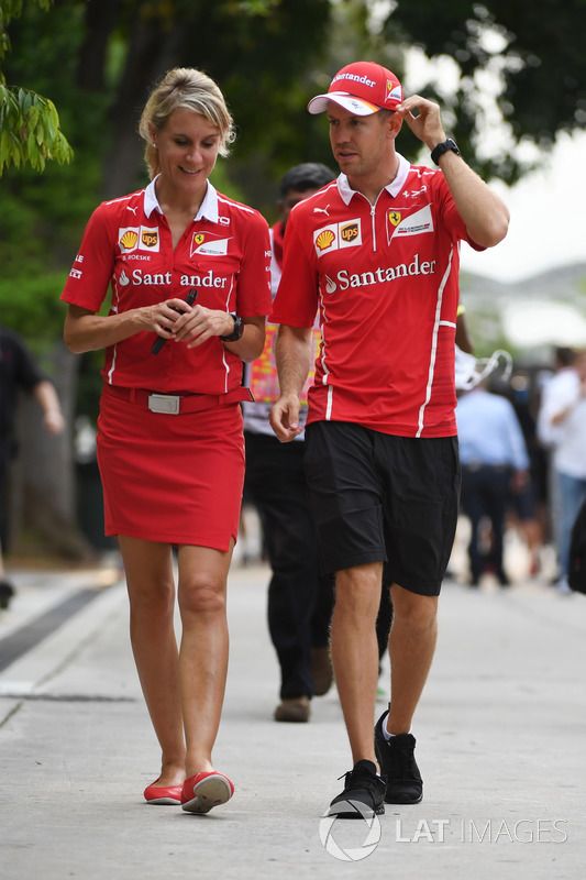 Sebastian Vettel, Ferrari, con Britta Roeske