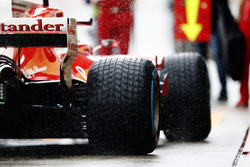 Kimi Raikkonen, Ferrari SF70H, aux stands
