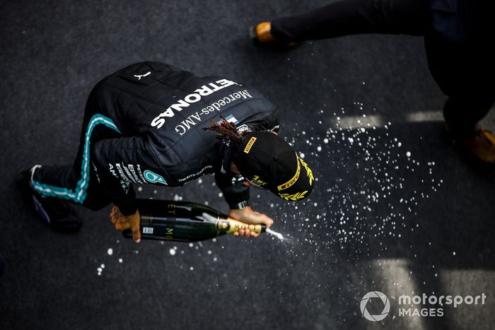 Podio: ganador de la carrera Lewis Hamilton, Mercedes-AMG F1