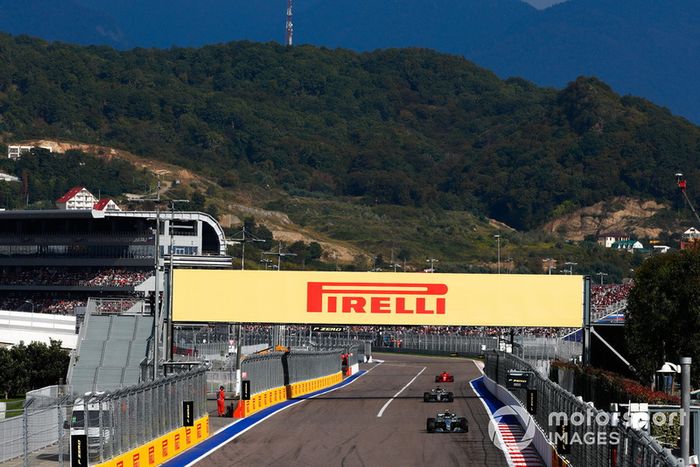 Hamilton y Vettel estaban cerca, pero no lo suficiente como para atacar