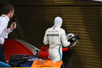 Paul di Resta, Sky TV and Lewis Hamilton, Mercedes AMG F1 in parc ferme