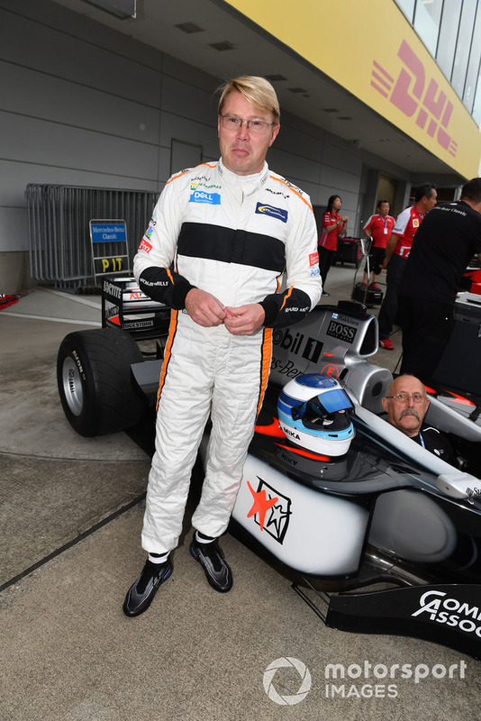 McLaren MP4/13 та Міка Хаккінен перед Гонкою легенд на честь 30-річчя Гран Прі Японії