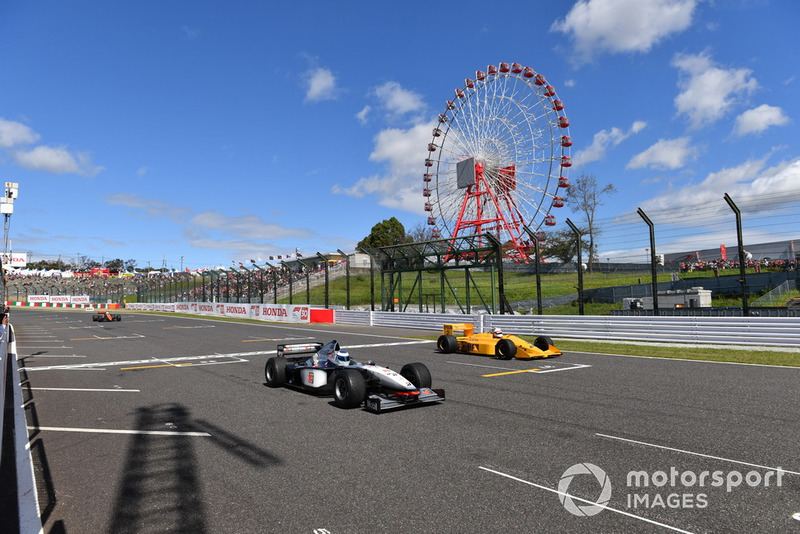 Mika Hakkinen, McLaren MP4-13, acara demonstrasi lap Perayaan Legenda F1 ke-30