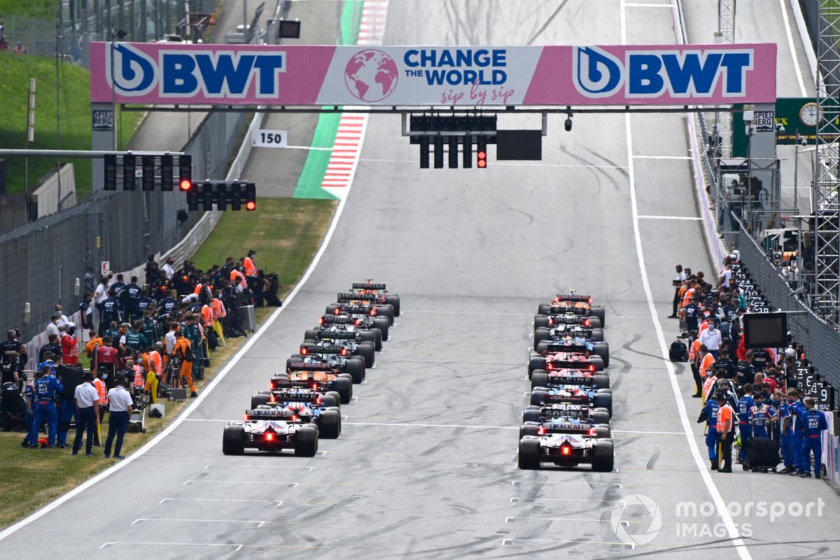 Max Verstappen, Red Bull Racing RB16B, and Lando Norris, McLaren MCL35M, prepare to lead the field away at the start