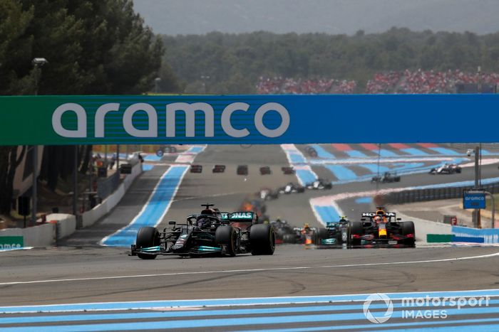 Lewis Hamilton, Mercedes W12, Max Verstappen, Red Bull Racing RB16B, Valtteri Bottas, Mercedes W12