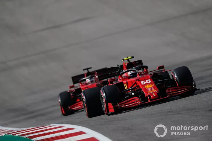Carlos Sainz Jr., Ferrari SF21, Charles Leclerc, Ferrari SF21