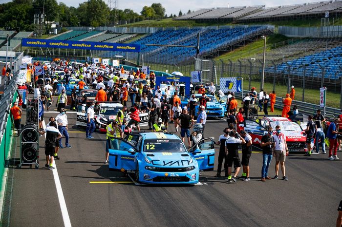 Starting grid, Santiago Urrutia, Cyan Performance Lynk & Co Lynk & Co 03 TCR