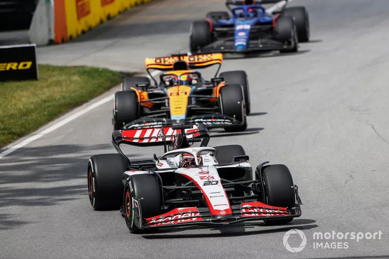 Kevin Magnussen, Haas VF-23, Oscar Piastri, McLaren MCL60