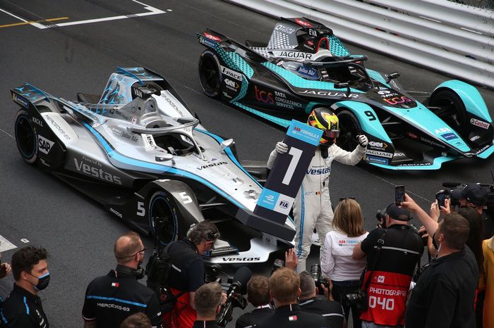 El ganador Stoffel Vandoorne, Mercedes-Benz EQ, EQ Silver Arrow 02