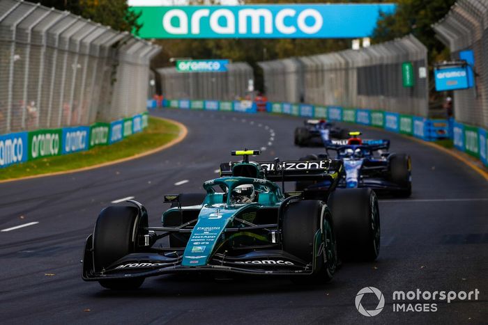 Sebastian Vettel, Aston Martin AMR22, Nicholas Latifi, Williams FW44
