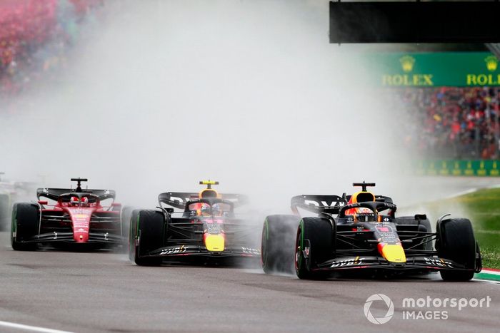 Max Verstappen, Red Bull Racing RB18, Sergio Pérez, Red Bull Racing RB18, Charles Leclerc, Ferrari F1-75, Kevin Magnussen, Haas VF-22