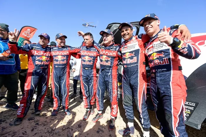Ganadores #305 JCW X-Raid Team: Carlos Sainz, Lucas Cruz, #302 JCW X-Raid Team: Stephane Peterhansel, Paulo Fiuza, #300 Toyota Gazoo Racing: Nasser Al-Attiyah, Matthieu Baumel