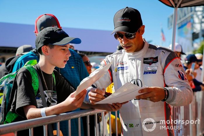 #7 Acura Team Penske Acura DPi, DPi: Helio Castroneves, Ricky Taylor, Alexander Rossi, autograph session