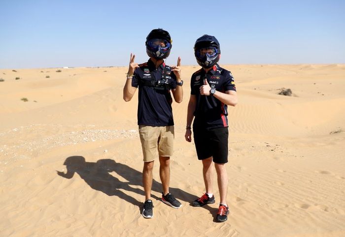 Max Verstappen, Alexander Albon, Red Bull Racing, Red Bull Desert Racing en Skydive Dubai