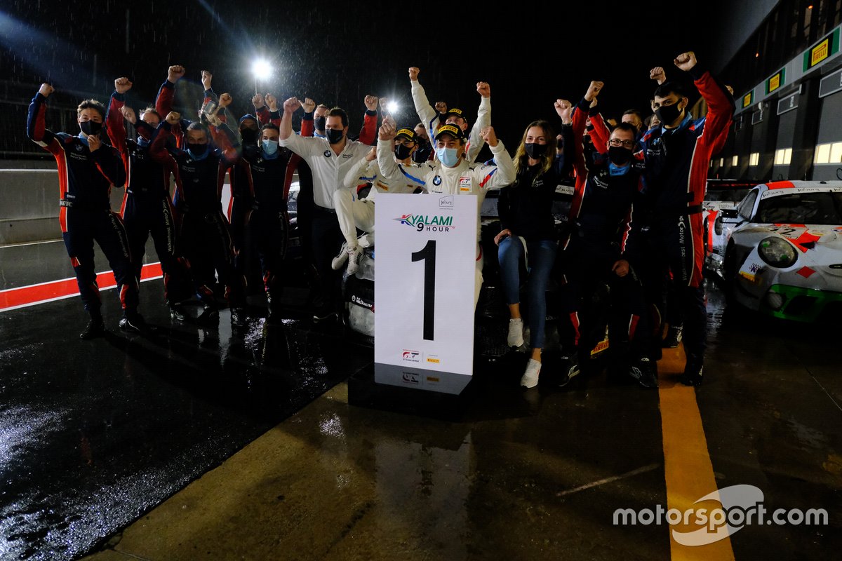 Winner #34 Walkenhorst Motorsport BMW M6 GT3: Augusto Farfus, Nicky Catsburg, Sheldon van der Linde with the team