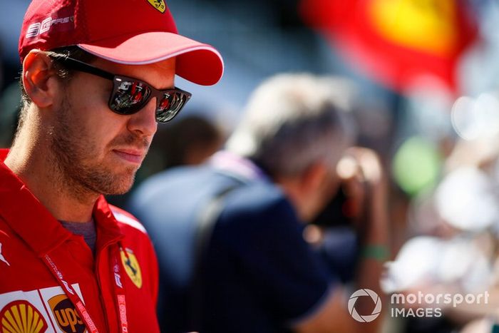 Sebastian Vettel, Ferrari firma un autógrafo para un fan