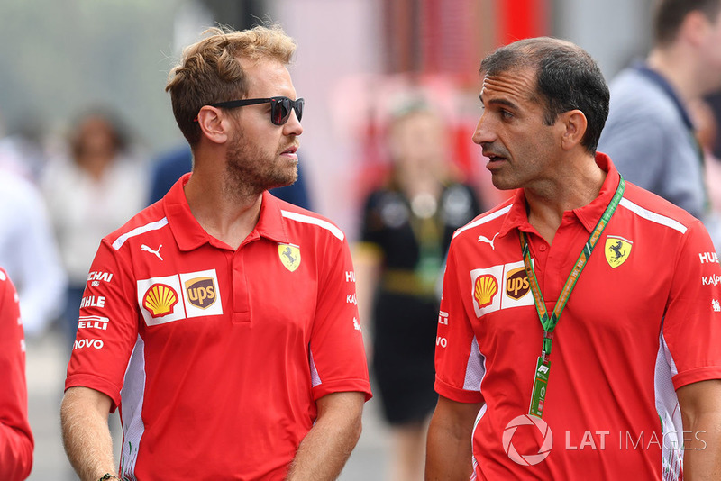 Sebastian Vettel, Ferrari avec des membres de Ferrari