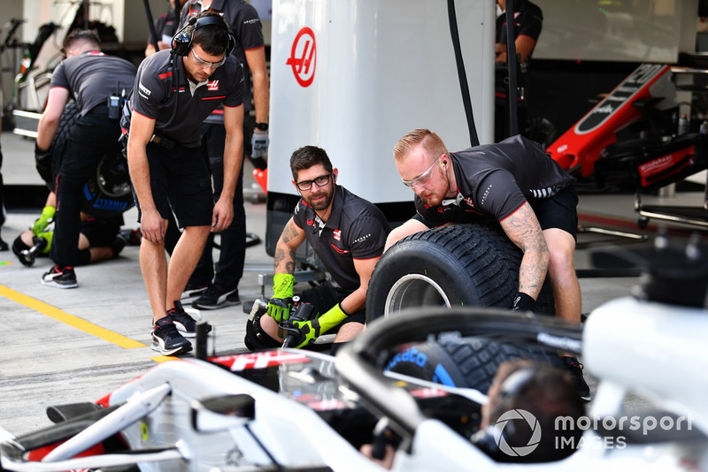 Haas F1 тренує піт-стопи