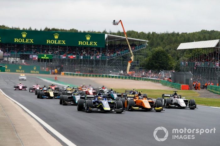 Louis Deletraz, Carlin, Jack Aitken, Campos Racing and Callum Ilott, Sauber Junior Team by Charouz at the start of the race