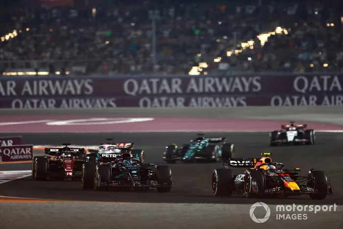 Sergio Pérez, Red Bull Racing RB19, George Russell, Mercedes F1 W14, Valtteri Bottas, Alfa Romeo C43