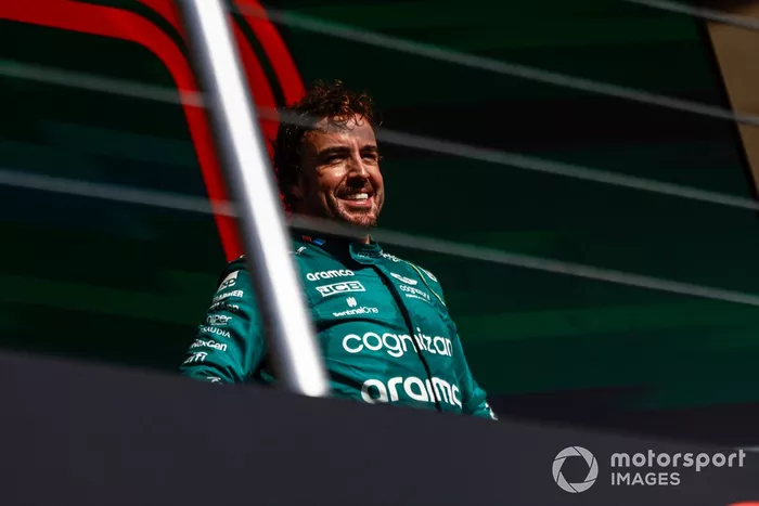 Fernando Alonso, Aston Martin F1 Team, 3ª posición, en el podio