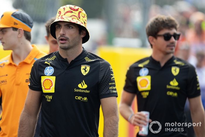 Carlos Sainz, Scuderia Ferrari, durante el desfile de pilotos 