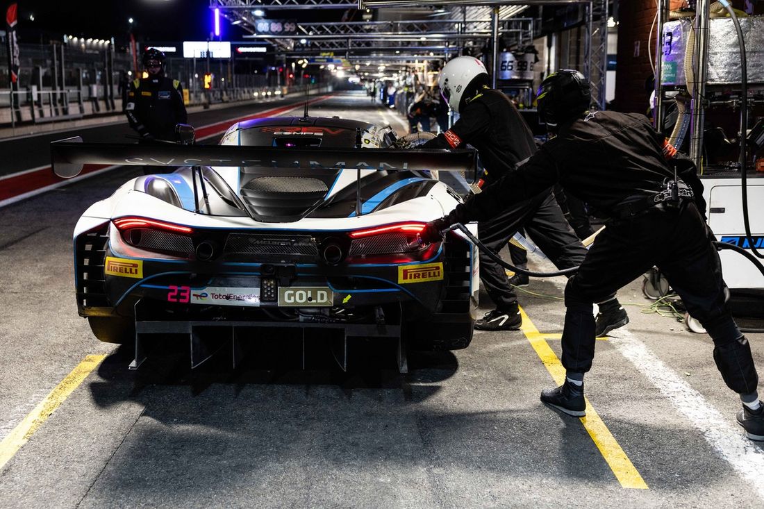 #23 Equipo RJN McLaren 720S GT3 EVO: Reece Barr, Tommy Foster, Alex Buncombe, Ben Dörr