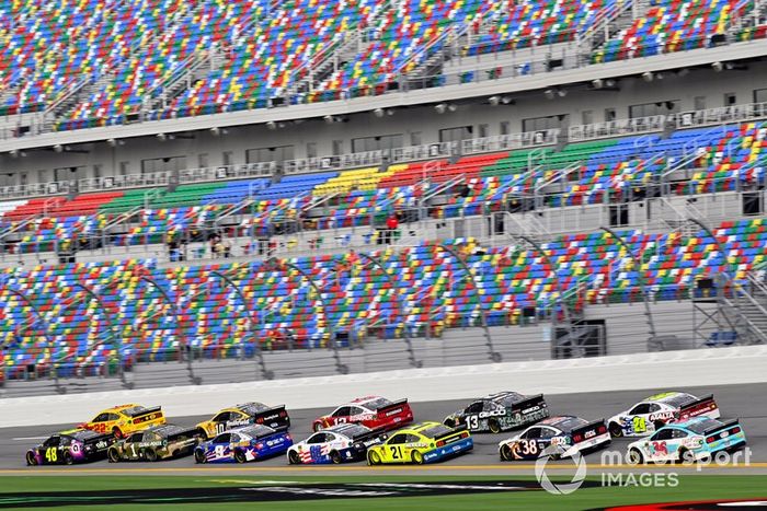 Jimmie Johnson, Hendrick Motorsports, Chevrolet Camaro Ally and Kurt Busch, Chip Ganassi Racing, Chevrolet Camaro Global Poker