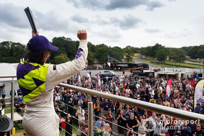 Jamie Chadwick tras ganar las W Series 2019