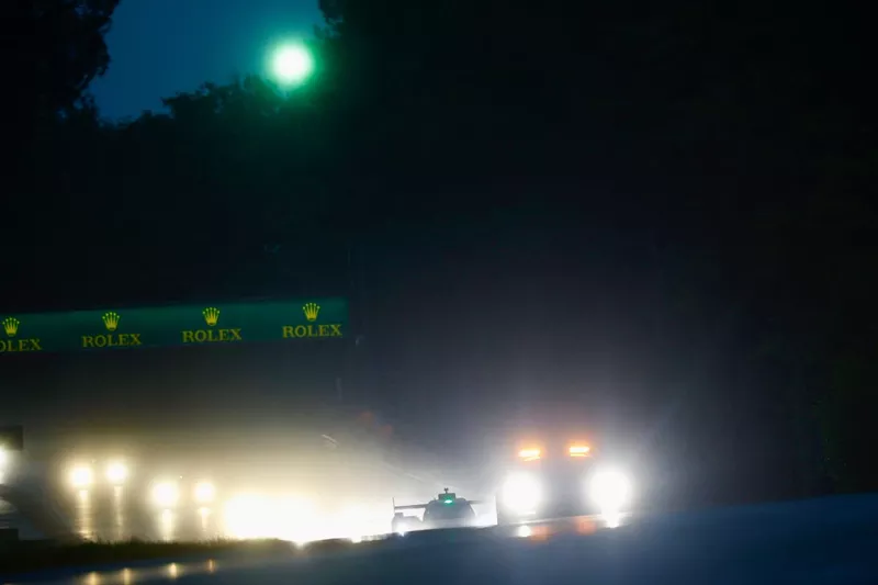 Voiture de sécurité en piste