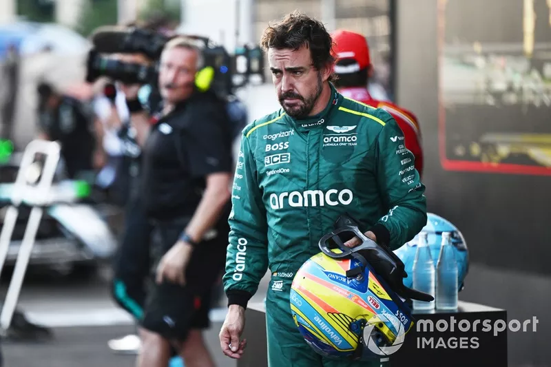 Fernando Alonso, Aston Martin F1 Team, au Parc Ferme 