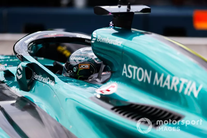 Lance Stroll, Aston Martin AMR24, dans la voie des stands