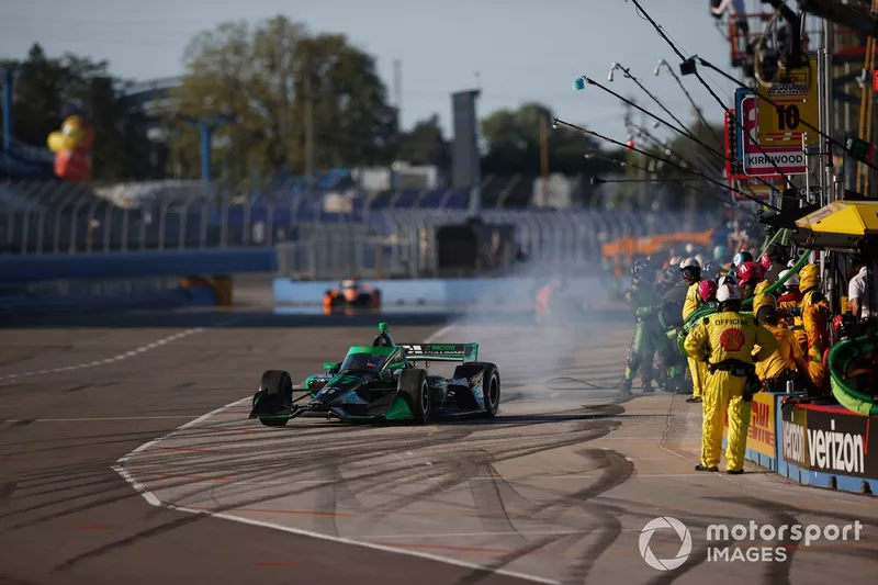 Romain Grosjean, Juncos Hollinger Racing Chevrolet, pit stop