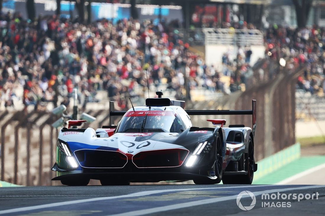 #20 BMW M Team WRT BMW M Hybrid V8: Sheldon Van Der Linde, Robin Frijns, Rene Rast