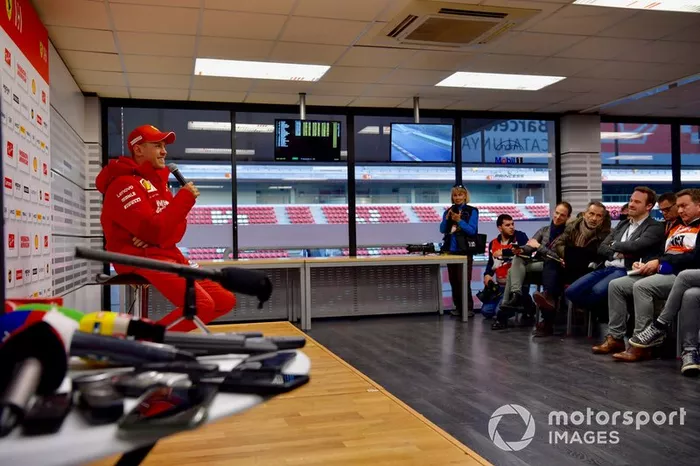 Sebastian Vettel, Ferrari, parla con i media